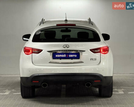 Белый Инфинити FX 35, объемом двигателя 3.5 л и пробегом 83 тыс. км за 16999 $, фото 5 на Automoto.ua