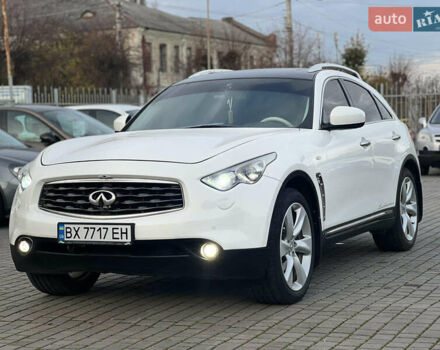 Белый Инфинити FX 35, объемом двигателя 3.5 л и пробегом 171 тыс. км за 11700 $, фото 2 на Automoto.ua