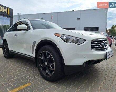 Белый Инфинити FX 35, объемом двигателя 3.5 л и пробегом 180 тыс. км за 14400 $, фото 5 на Automoto.ua