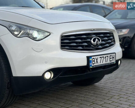 Белый Инфинити FX 35, объемом двигателя 3.5 л и пробегом 171 тыс. км за 11700 $, фото 3 на Automoto.ua