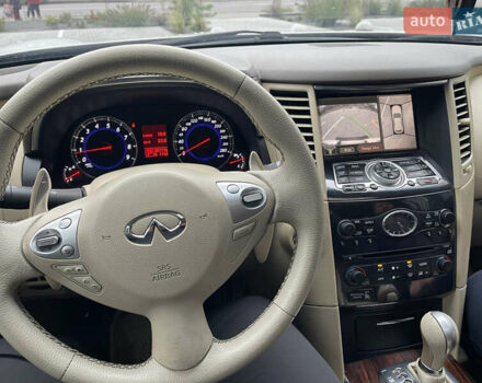 Белый Инфинити FX 35, объемом двигателя 3.5 л и пробегом 270 тыс. км за 12700 $, фото 47 на Automoto.ua