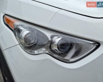 Белый Инфинити FX 35, объемом двигателя 3.5 л и пробегом 180 тыс. км за 14400 $, фото 6 на Automoto.ua