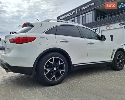 Белый Инфинити FX 35, объемом двигателя 3.5 л и пробегом 180 тыс. км за 14400 $, фото 4 на Automoto.ua