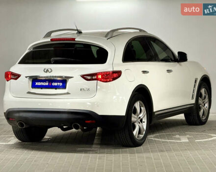 Белый Инфинити FX 35, объемом двигателя 3.5 л и пробегом 83 тыс. км за 16999 $, фото 4 на Automoto.ua