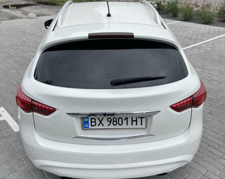 Белый Инфинити FX 35, объемом двигателя 3.5 л и пробегом 270 тыс. км за 12700 $, фото 9 на Automoto.ua