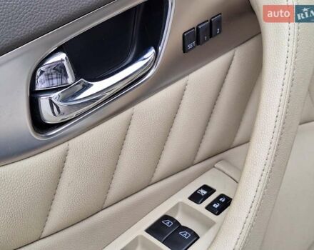 Белый Инфинити FX 35, объемом двигателя 3.5 л и пробегом 180 тыс. км за 14400 $, фото 18 на Automoto.ua