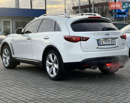 Белый Инфинити FX 35, объемом двигателя 3.5 л и пробегом 171 тыс. км за 11700 $, фото 4 на Automoto.ua