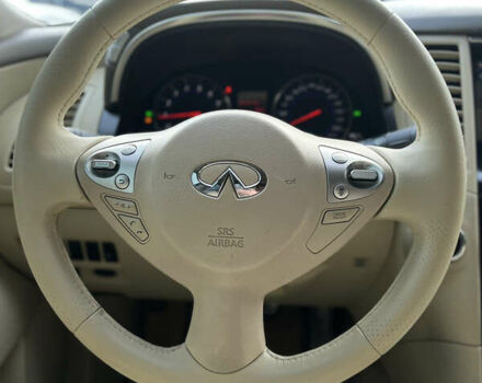 Белый Инфинити FX 35, объемом двигателя 3.5 л и пробегом 171 тыс. км за 11700 $, фото 11 на Automoto.ua