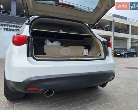 Белый Инфинити FX 35, объемом двигателя 3.5 л и пробегом 180 тыс. км за 14400 $, фото 23 на Automoto.ua