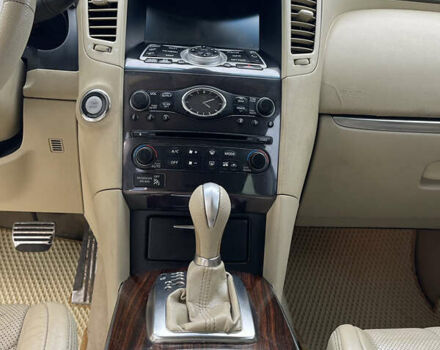 Белый Инфинити FX 35, объемом двигателя 3.5 л и пробегом 270 тыс. км за 12700 $, фото 27 на Automoto.ua