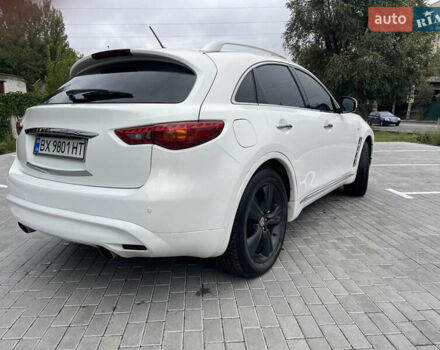 Белый Инфинити FX 35, объемом двигателя 3.5 л и пробегом 270 тыс. км за 12700 $, фото 4 на Automoto.ua