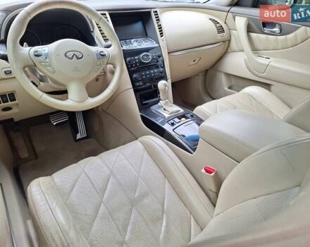 Белый Инфинити FX 35, объемом двигателя 3.5 л и пробегом 180 тыс. км за 14400 $, фото 22 на Automoto.ua