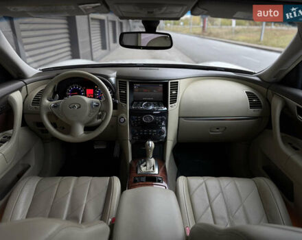 Белый Инфинити FX 35, объемом двигателя 3.5 л и пробегом 83 тыс. км за 16999 $, фото 10 на Automoto.ua