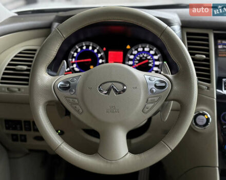 Белый Инфинити FX 35, объемом двигателя 3.5 л и пробегом 83 тыс. км за 16999 $, фото 9 на Automoto.ua