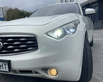 Белый Инфинити FX 35, объемом двигателя 3.5 л и пробегом 270 тыс. км за 12700 $, фото 16 на Automoto.ua