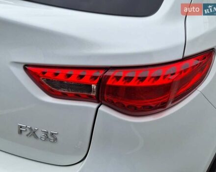 Белый Инфинити FX 35, объемом двигателя 3.5 л и пробегом 180 тыс. км за 14400 $, фото 11 на Automoto.ua