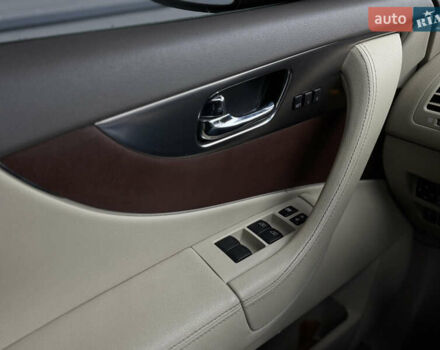 Белый Инфинити FX 35, объемом двигателя 3.5 л и пробегом 83 тыс. км за 16999 $, фото 15 на Automoto.ua