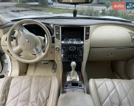 Белый Инфинити FX 35, объемом двигателя 3.5 л и пробегом 270 тыс. км за 12700 $, фото 28 на Automoto.ua