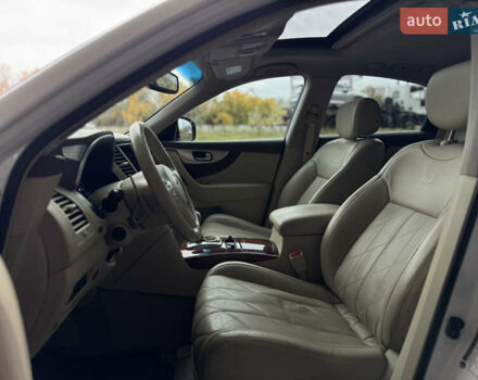 Белый Инфинити FX 35, объемом двигателя 3.5 л и пробегом 83 тыс. км за 16999 $, фото 16 на Automoto.ua