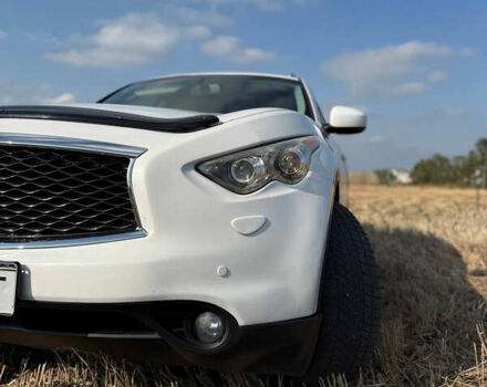 Белый Инфинити FX 35, объемом двигателя 3.5 л и пробегом 270 тыс. км за 12199 $, фото 14 на Automoto.ua