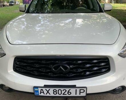 Белый Инфинити FX 35, объемом двигателя 3.5 л и пробегом 124 тыс. км за 13800 $, фото 7 на Automoto.ua