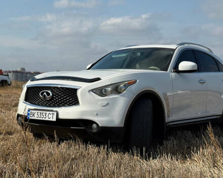 Белый Инфинити FX 35, объемом двигателя 3.5 л и пробегом 270 тыс. км за 12199 $, фото 9 на Automoto.ua