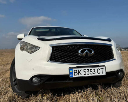 Белый Инфинити FX 35, объемом двигателя 3.5 л и пробегом 270 тыс. км за 12199 $, фото 13 на Automoto.ua