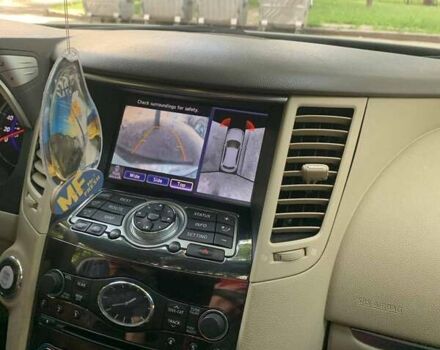 Белый Инфинити FX 35, объемом двигателя 3.5 л и пробегом 124 тыс. км за 13800 $, фото 2 на Automoto.ua