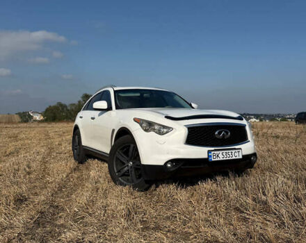 Белый Инфинити FX 35, объемом двигателя 3.5 л и пробегом 270 тыс. км за 12199 $, фото 12 на Automoto.ua