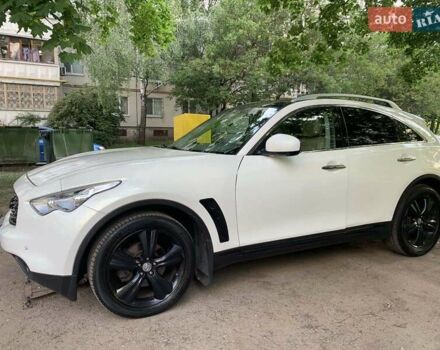 Белый Инфинити FX 35, объемом двигателя 3.5 л и пробегом 124 тыс. км за 13800 $, фото 4 на Automoto.ua