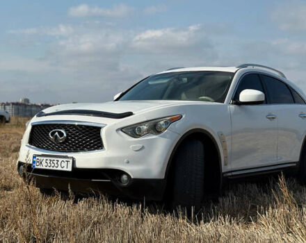 Белый Инфинити FX 35, объемом двигателя 3.5 л и пробегом 270 тыс. км за 12199 $, фото 7 на Automoto.ua