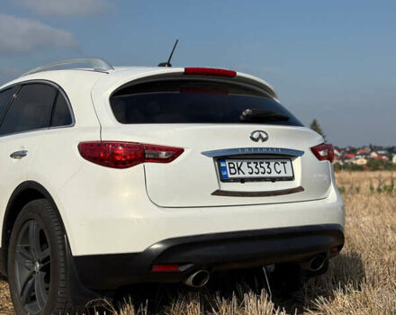 Белый Инфинити FX 35, объемом двигателя 3.5 л и пробегом 270 тыс. км за 12199 $, фото 4 на Automoto.ua