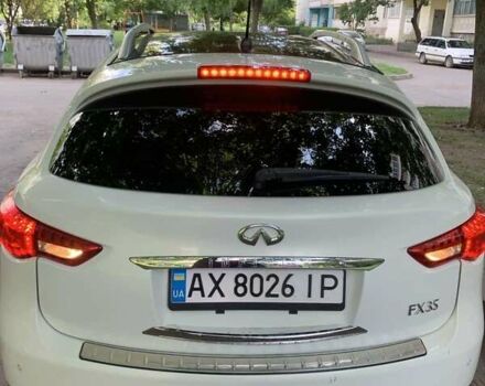 Белый Инфинити FX 35, объемом двигателя 3.5 л и пробегом 124 тыс. км за 13800 $, фото 9 на Automoto.ua