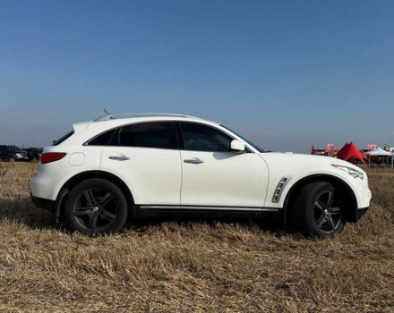 Белый Инфинити FX 35, объемом двигателя 3.5 л и пробегом 270 тыс. км за 12199 $, фото 17 на Automoto.ua