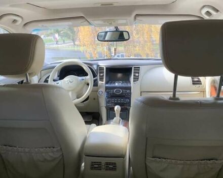 Белый Инфинити FX 35, объемом двигателя 3.5 л и пробегом 124 тыс. км за 13800 $, фото 8 на Automoto.ua