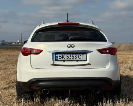 Белый Инфинити FX 35, объемом двигателя 3.5 л и пробегом 270 тыс. км за 12199 $, фото 2 на Automoto.ua