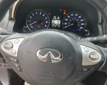 Белый Инфинити FX 35, объемом двигателя 3.5 л и пробегом 255 тыс. км за 14500 $, фото 8 на Automoto.ua