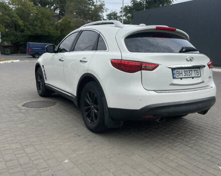 Белый Инфинити FX 35, объемом двигателя 3.5 л и пробегом 255 тыс. км за 14500 $, фото 2 на Automoto.ua