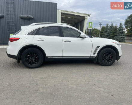 Белый Инфинити FX 35, объемом двигателя 3.5 л и пробегом 255 тыс. км за 14500 $, фото 5 на Automoto.ua