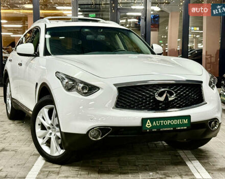 Белый Инфинити FX 35, объемом двигателя 3.5 л и пробегом 193 тыс. км за 15900 $, фото 4 на Automoto.ua