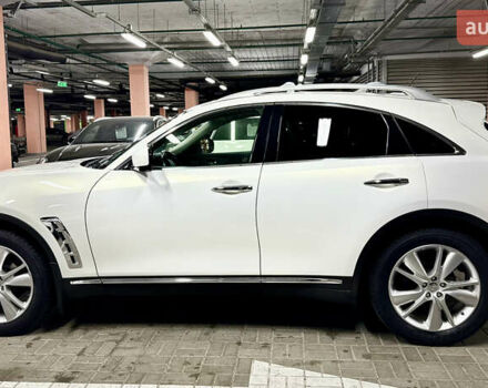 Белый Инфинити FX 35, объемом двигателя 3.5 л и пробегом 193 тыс. км за 15900 $, фото 19 на Automoto.ua