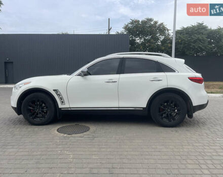 Белый Инфинити FX 35, объемом двигателя 3.5 л и пробегом 255 тыс. км за 14500 $, фото 4 на Automoto.ua