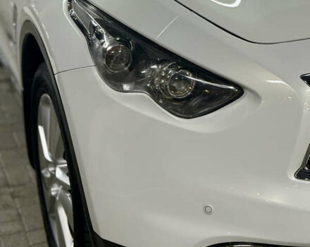 Белый Инфинити FX 35, объемом двигателя 3.5 л и пробегом 193 тыс. км за 15900 $, фото 56 на Automoto.ua