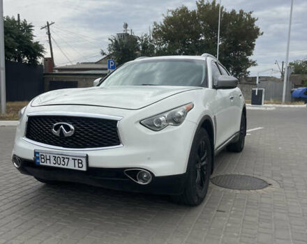 Белый Инфинити FX 35, объемом двигателя 3.5 л и пробегом 255 тыс. км за 14500 $, фото 1 на Automoto.ua