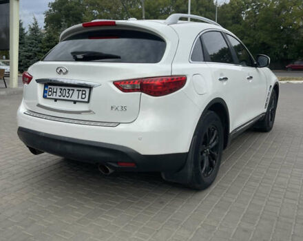 Белый Инфинити FX 35, объемом двигателя 3.5 л и пробегом 255 тыс. км за 14500 $, фото 3 на Automoto.ua