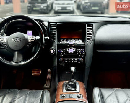 Белый Инфинити FX 35, объемом двигателя 3.5 л и пробегом 193 тыс. км за 15900 $, фото 48 на Automoto.ua