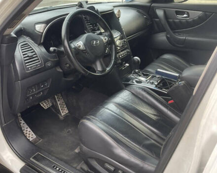 Белый Инфинити FX 35, объемом двигателя 3.5 л и пробегом 255 тыс. км за 14500 $, фото 12 на Automoto.ua