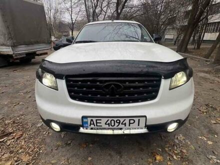 Інфініті FX 35 2005 у Дніпро (Дніпропетровську) на Automoto.ua Білий Інфініті FX 35, об'ємом двигуна 3.5 л та пробігом 200 тис. км за 9000 $, фото 1 на Automoto.ua