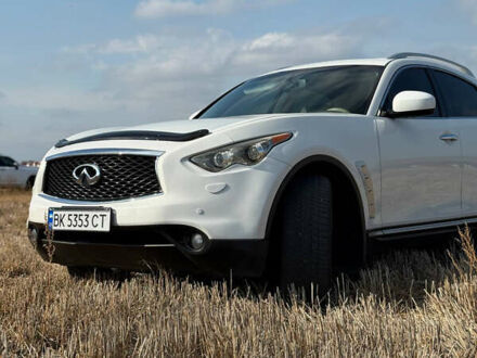 Инфинити FX 35 2010 в Ровно на Automoto.ua Белый Инфинити FX 35, объемом двигателя 3.5 л и пробегом 270 тыс. км за 12199 $, фото 1 на Automoto.ua