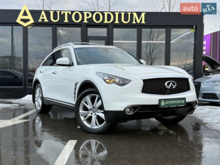 Белый Инфинити FX 35, объемом двигателя 3.5 л и пробегом 193 тыс. км за 13500 $, фото 1 на Automoto.ua